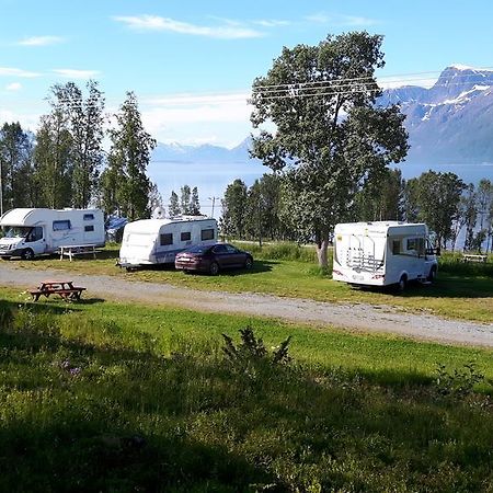 Svensby Tursenter Hotell Exteriör bild