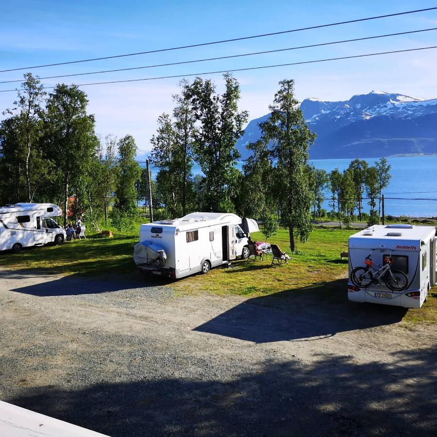 Svensby Tursenter Hotell Exteriör bild