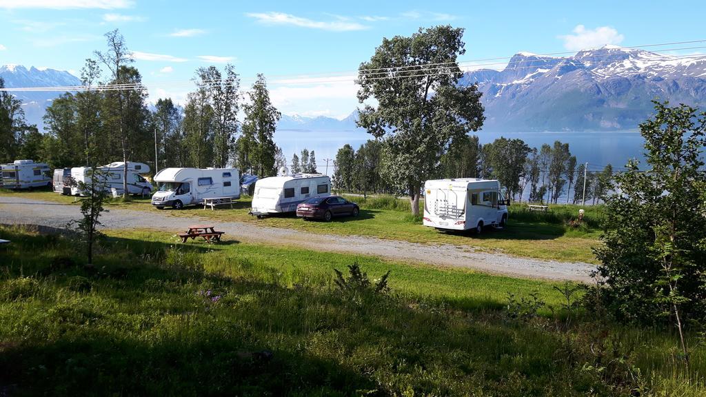 Svensby Tursenter Hotell Exteriör bild