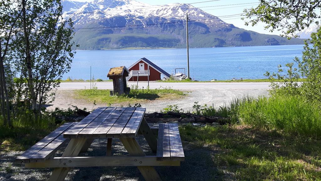 Svensby Tursenter Hotell Exteriör bild